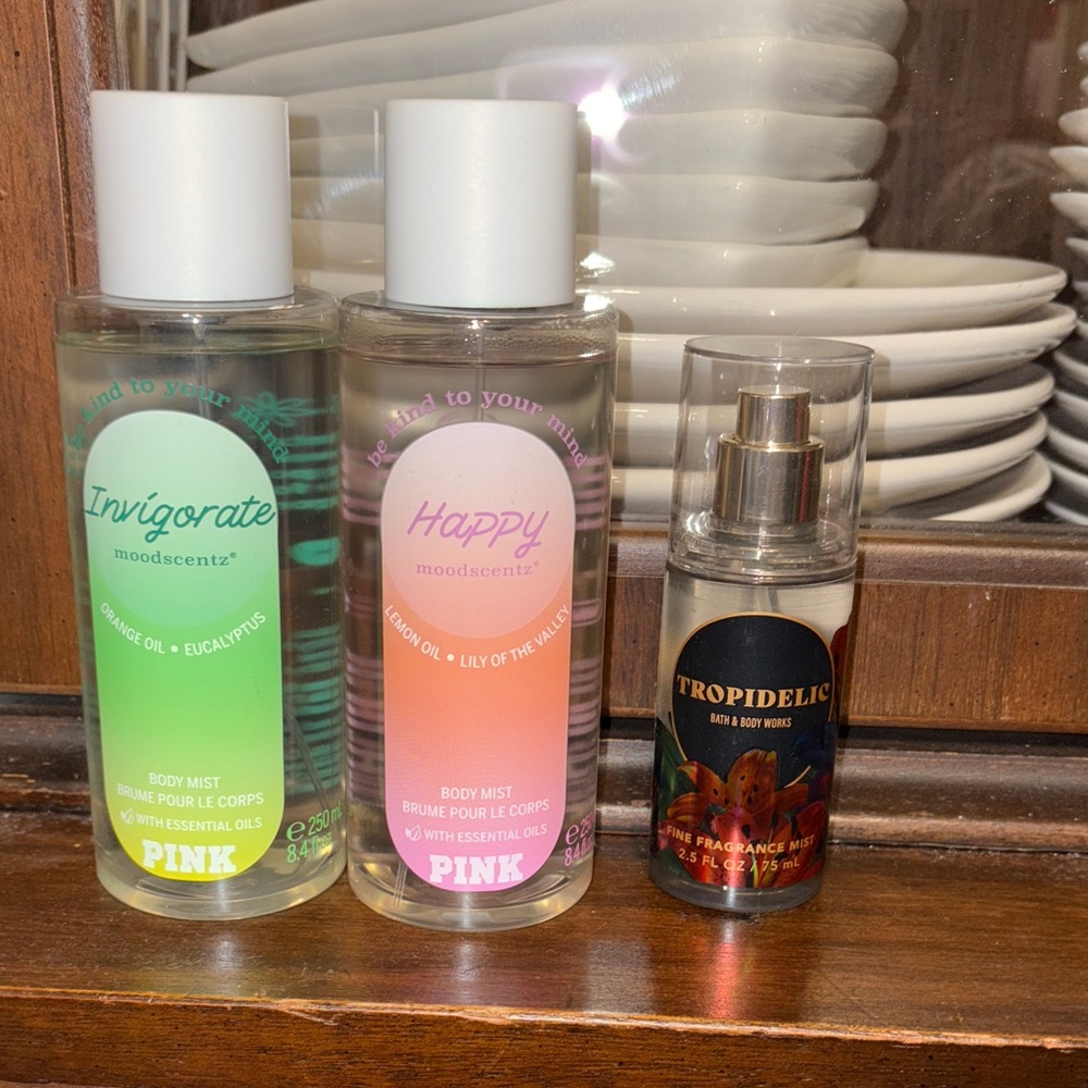 PINK Victoria's Secret Invigorate and Happy Body Mist Set